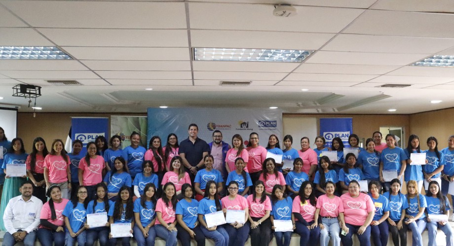 El programa de mentoría “Mujeres Impulsando Mujeres” logró un impacto positivo en 61 participantes